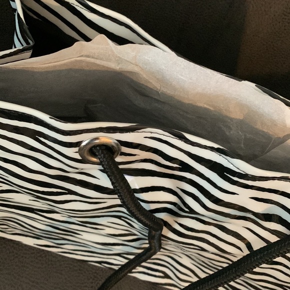 Plastic coated zebra tote bag NIB - Picture 5 of 7